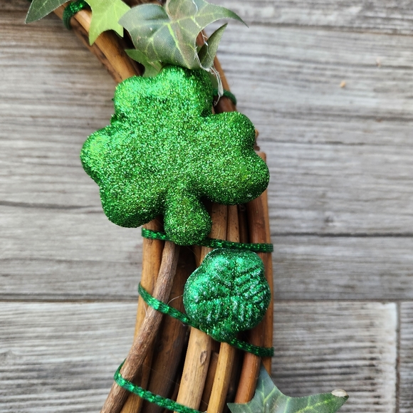 ☘️ SAINT PATRICK'S DAY LEPRECHAUN GNOME SHAMROCK GRAPEVINE WREATH ☘️ - Picture 7 of 11